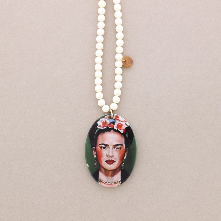 COLLAR LARGO COLGANTE MEDALLA FRIDA