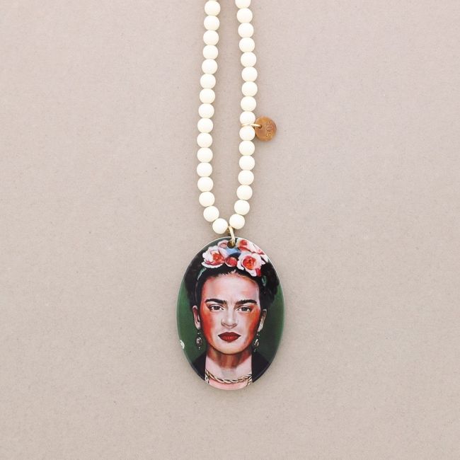 COLLAR LARGO COLGANTE MEDALLA FRIDA
