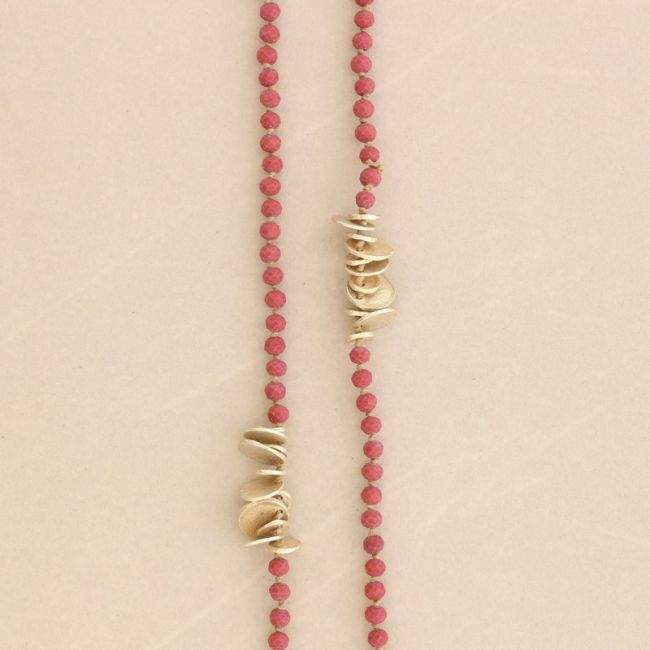 COLLAR LARGO CRISTALES FACETADOS MEDALLITAS METAL