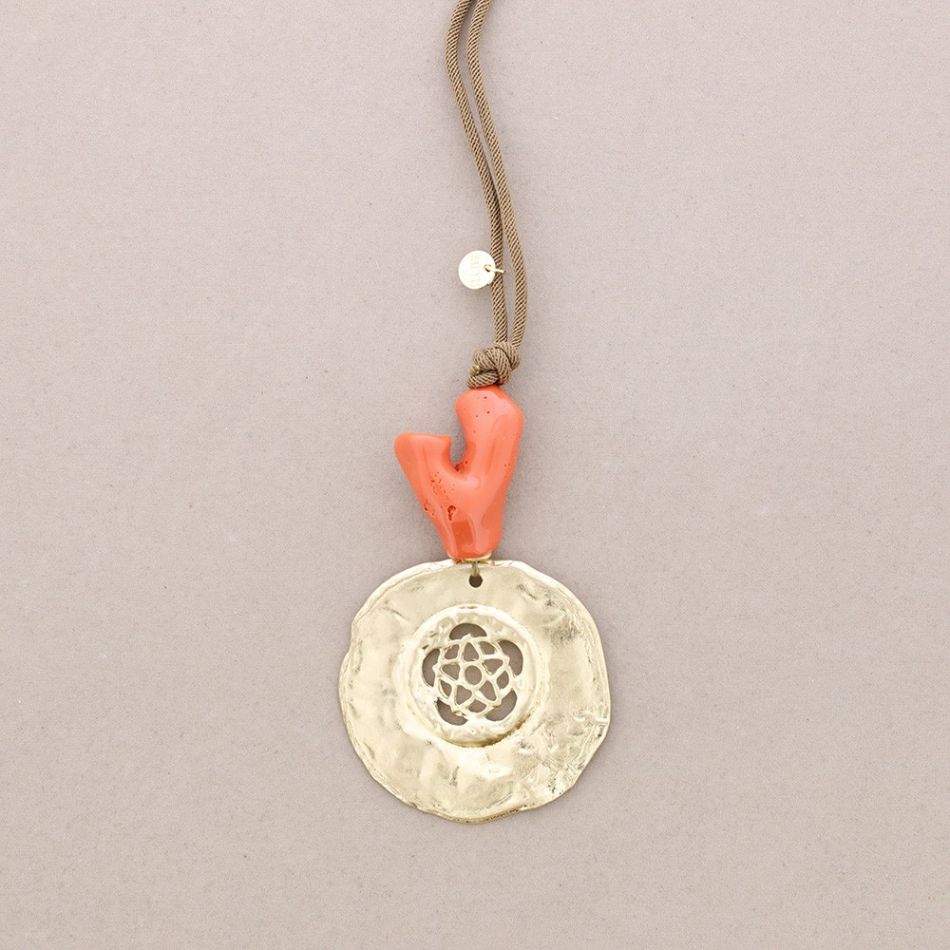 COLLAR LARGO CUENTAS RESINA COLGANTE MEDALLÓN METAL