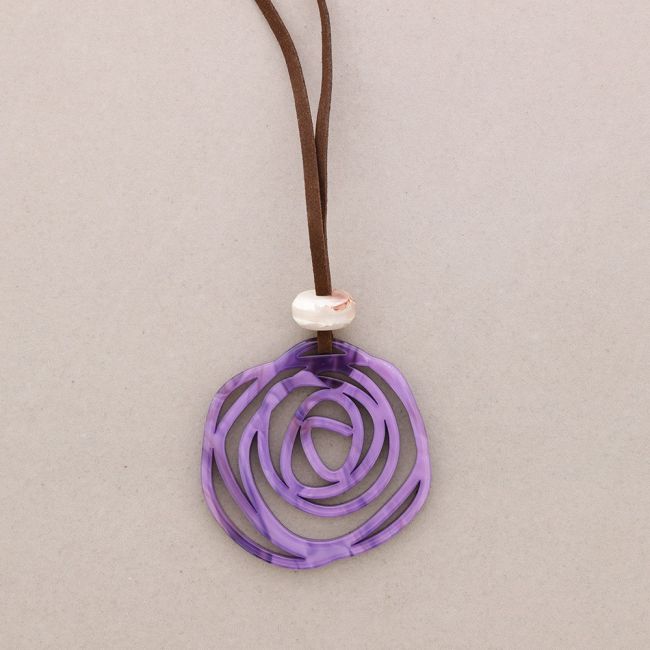 COLLAR LARGO COLGANTE ROSA RESINA