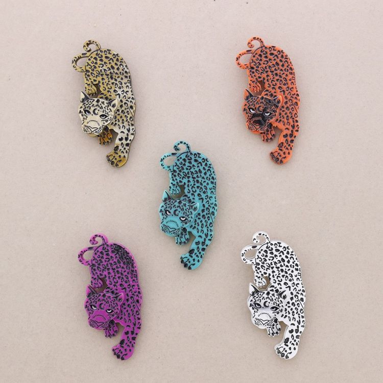 RESIN LEOPARD BROOCH 2