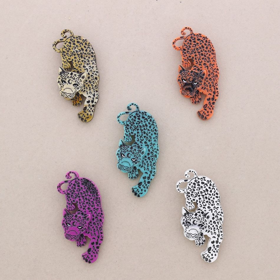 RESIN LEOPARD BROOCH