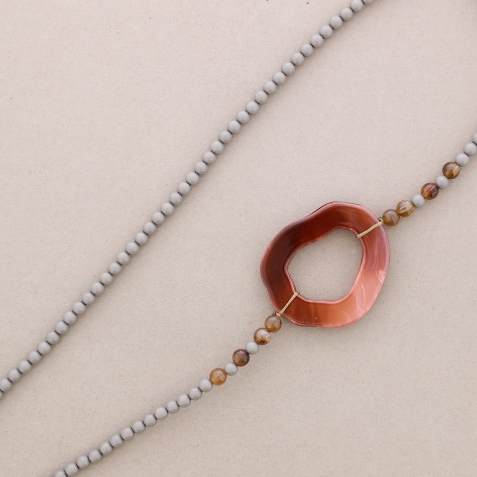 COLLAR LARGO BOLAS CÍRCULO IRREGULAR RESINA