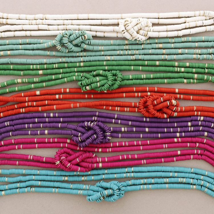 COLLAR LARGO DOBLE NUDO CUENTAS RESINA 2