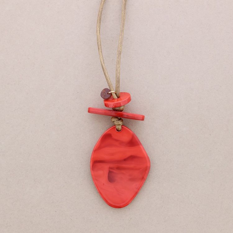 COLLAR LARGO COLGANTE RESINA