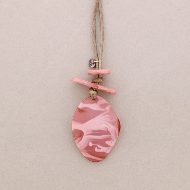 LONG RESIN PENDANT NECKLACE