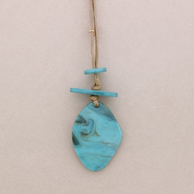 COLLAR LARGO COLGANTE RESINA