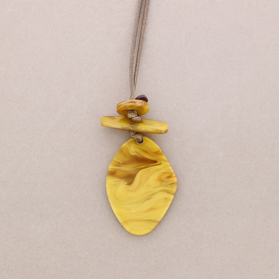 COLLAR LARGO COLGANTE RESINA