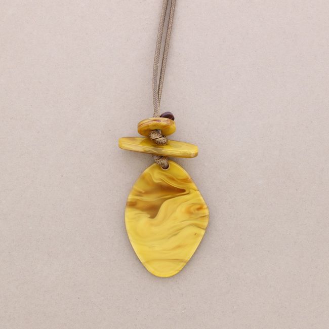 LONG RESIN PENDANT NECKLACE