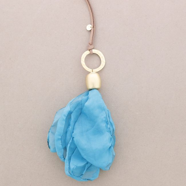 COLLAR LARGO COLGANTE FLOR TELA
