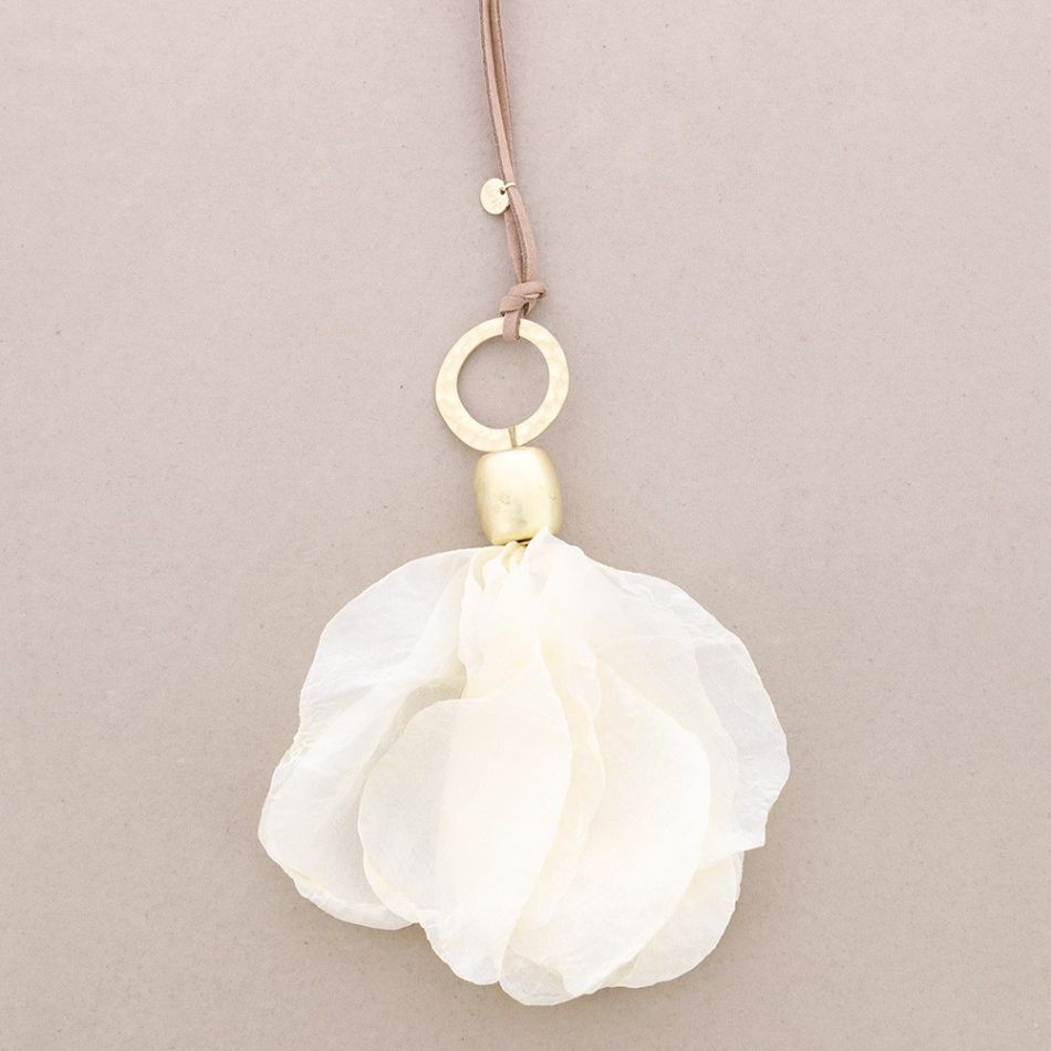 COLLAR LARGO COLGANTE FLOR TELA