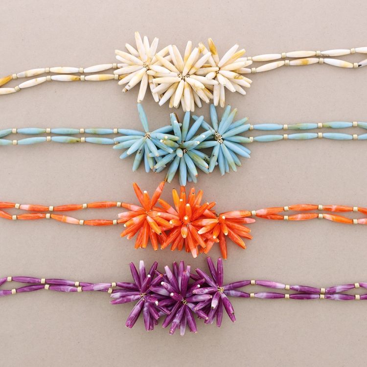 RESIN THREE FLOWER NECKLACE 2