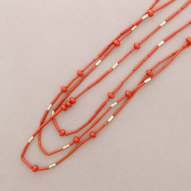 LONG NECKLACE THREE STRIPS RESIN BEADS