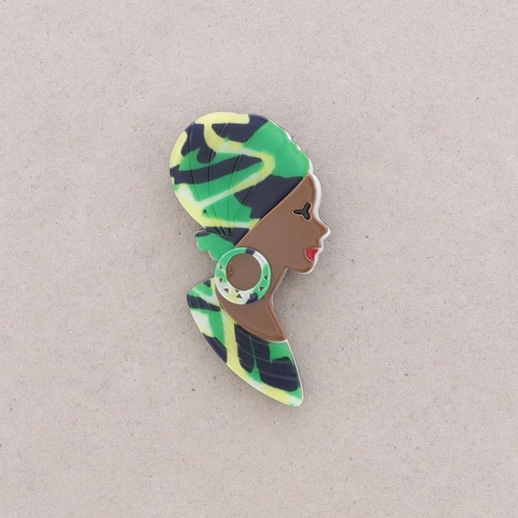 WOMAN RESIN BROOCH 2