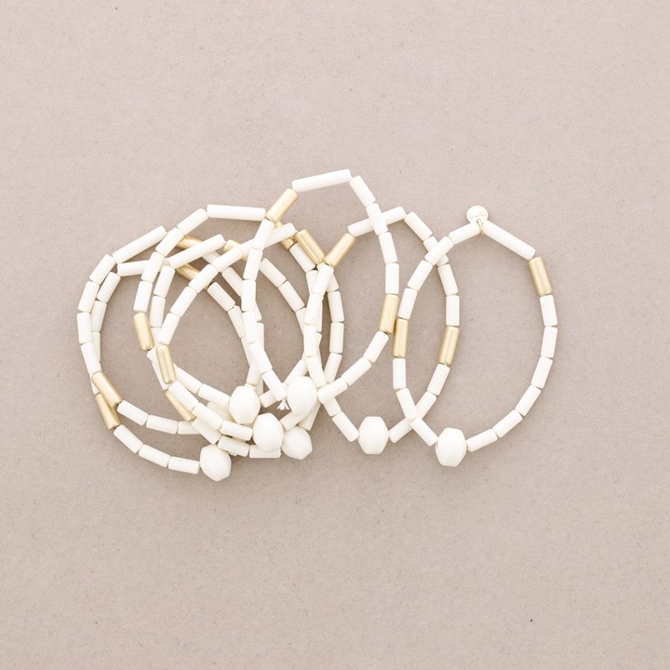 ELASTIC BRACELET 8 STRIPS RESIN BEADS