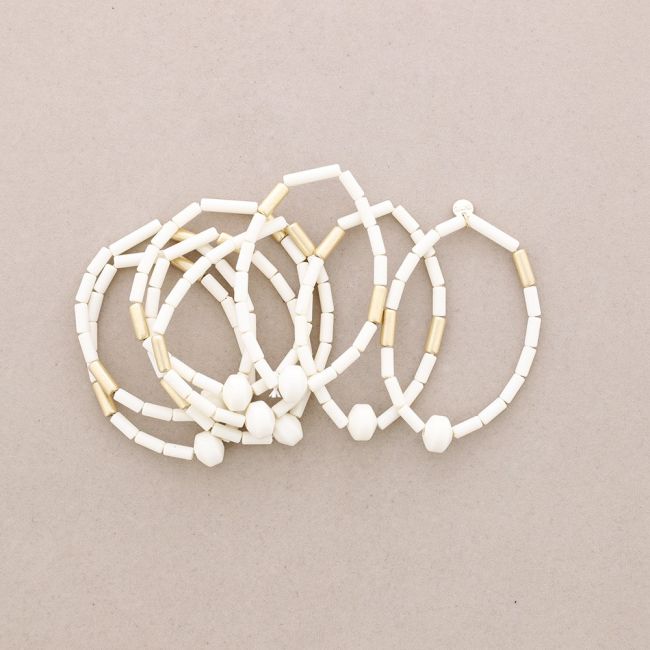 ELASTIC BRACELET 8 STRIPS RESIN BEADS