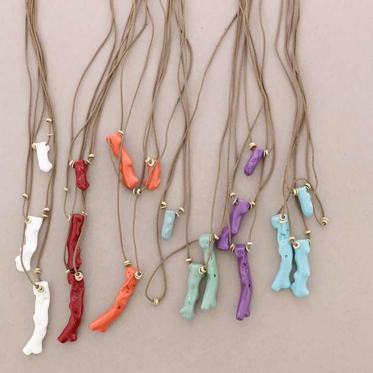 LONG NECKLACE WITH RESIN CORAL PENDANTS 2