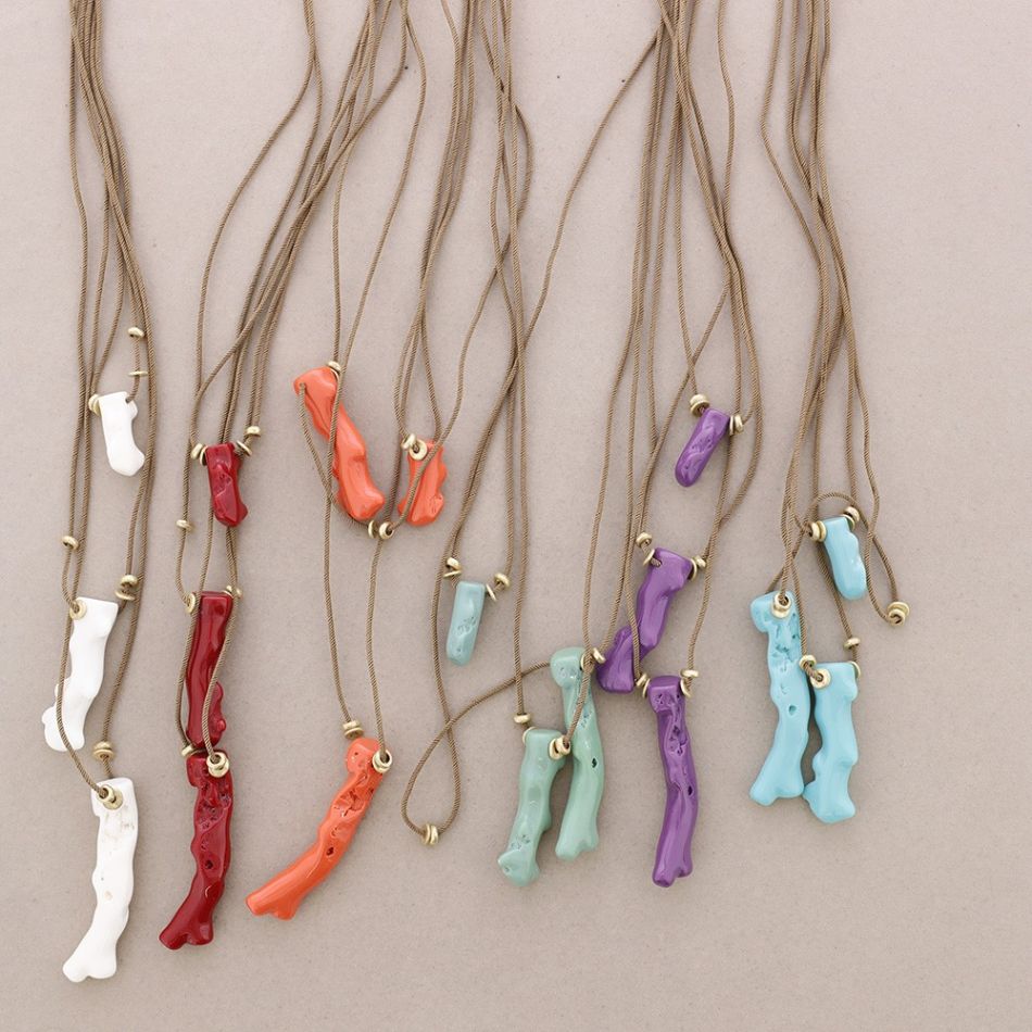 COLLAR LARGO COLGANTES CORAL RESINA