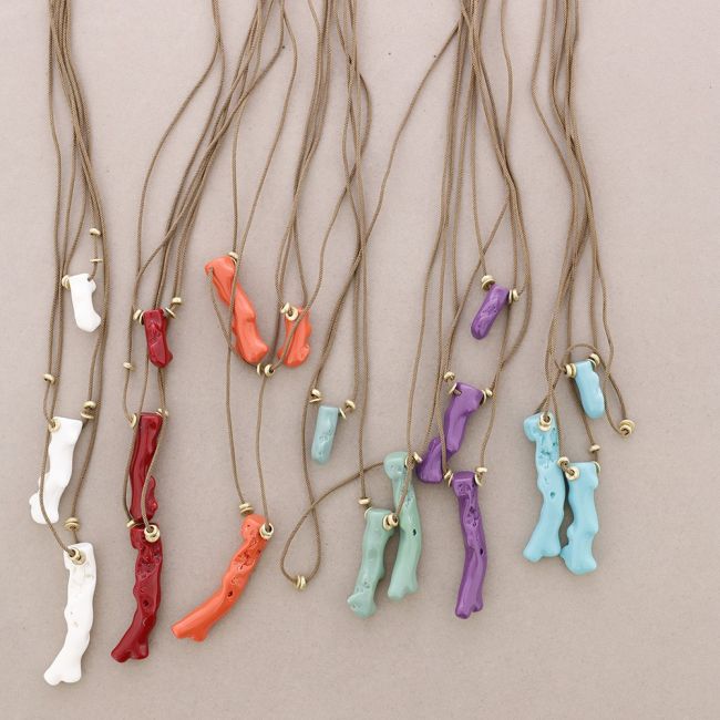 COLLAR LARGO COLGANTES CORAL RESINA