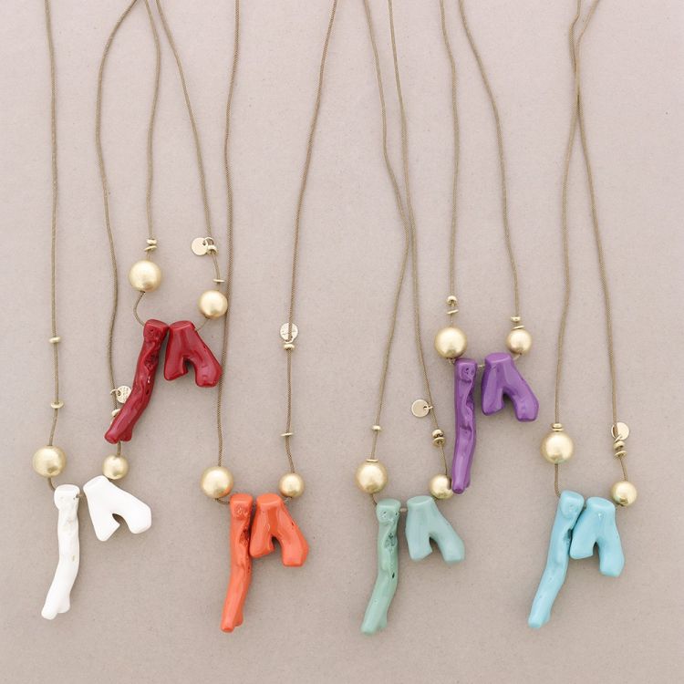 COLLAR LARGO COLGANTES CORAL RESINA 2