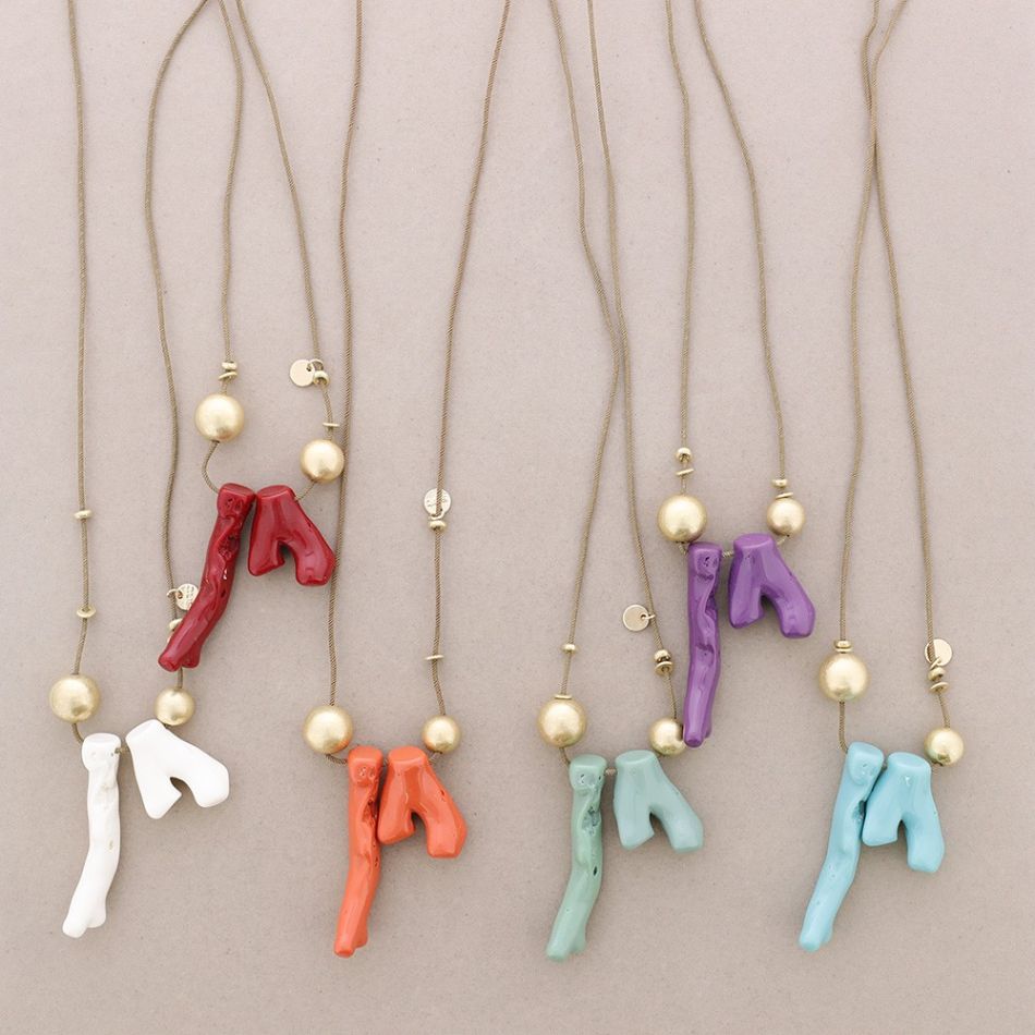COLLAR LARGO COLGANTES CORAL RESINA