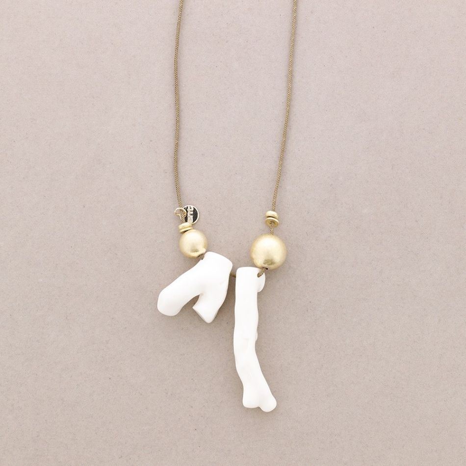 LONG NECKLACE WITH RESIN CORAL PENDANTS
