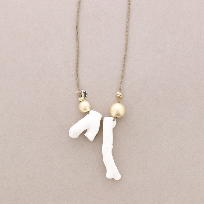 LONG NECKLACE WITH RESIN CORAL PENDANTS