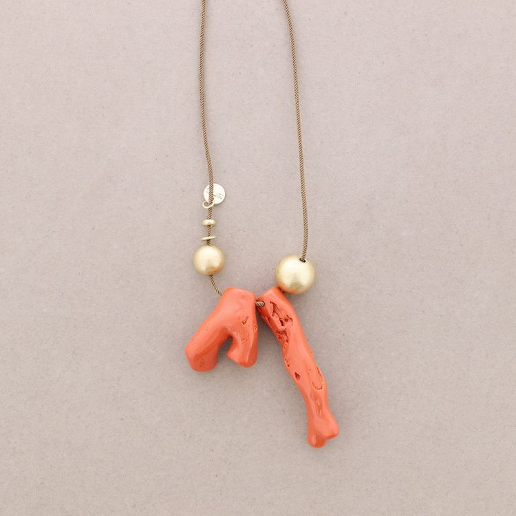 COLLAR LARGO COLGANTES CORAL RESINA