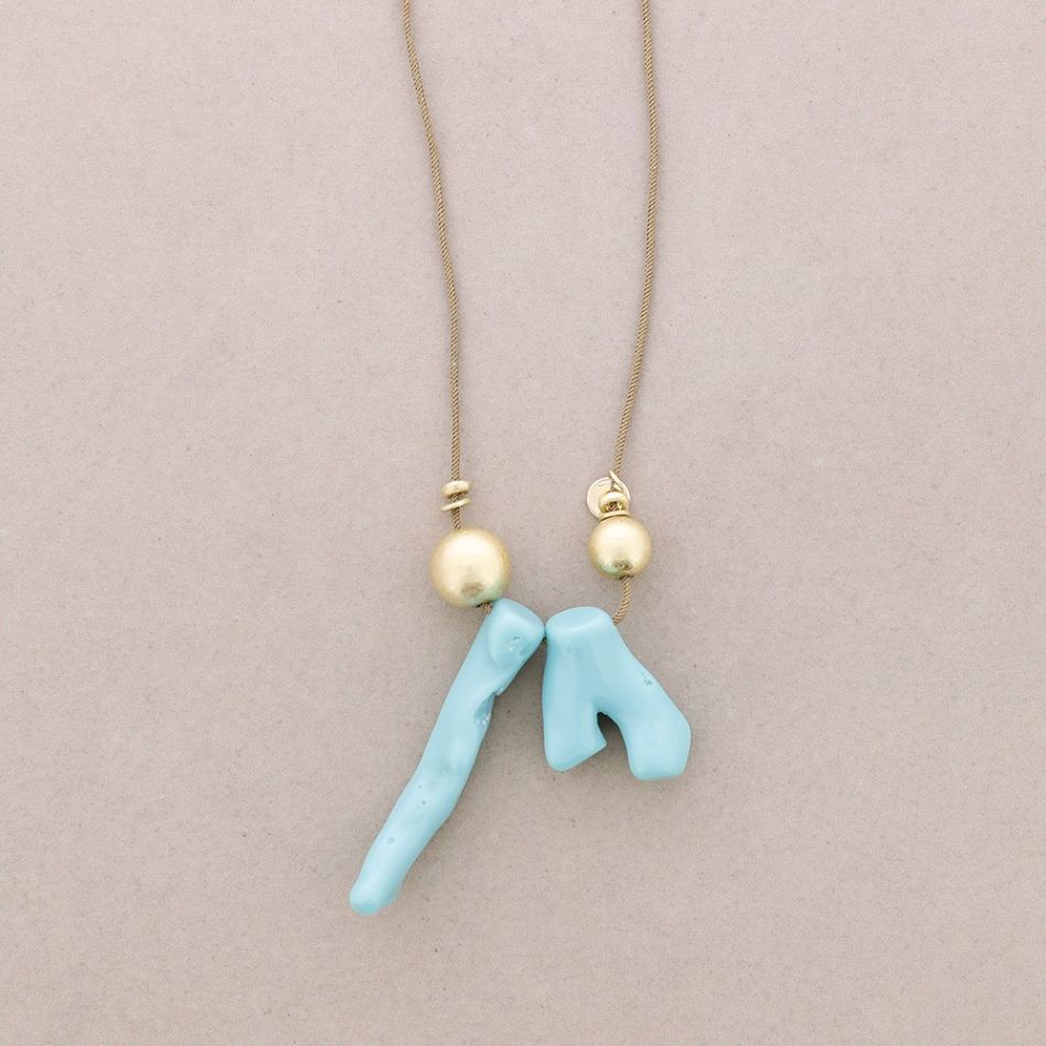 LONG NECKLACE WITH RESIN CORAL PENDANTS