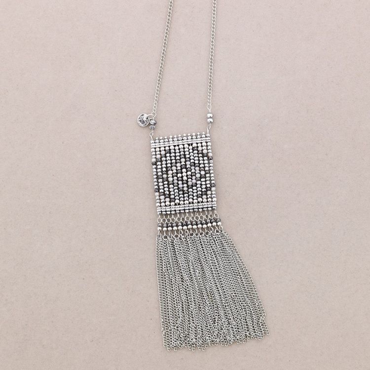 LONG NECKLACE WITH BEADS AND FRINGE