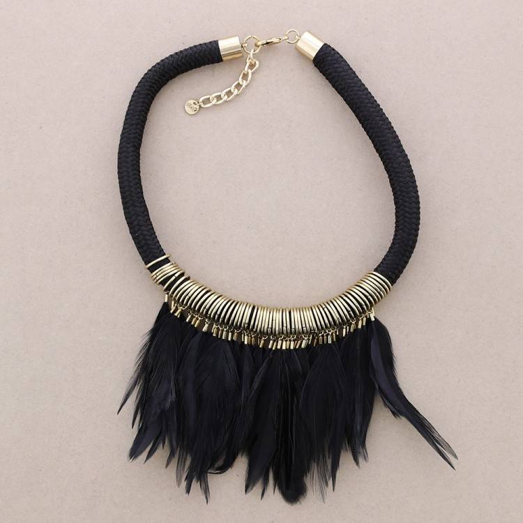 CRYSTAL FEATHERS SHORT NECKLACE 2
