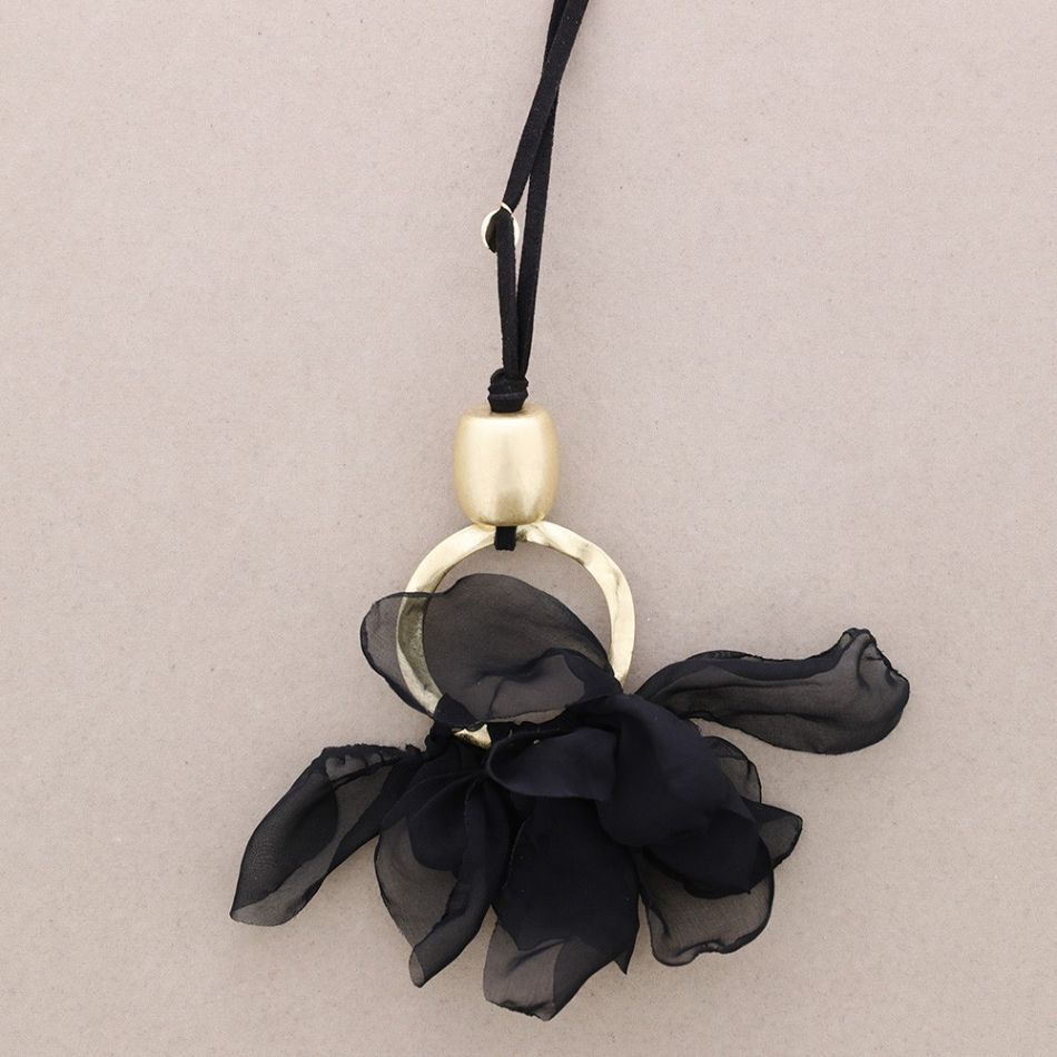 COLLAR LARGO COLGANTE CÍRCULO METAL FLORES TELA
