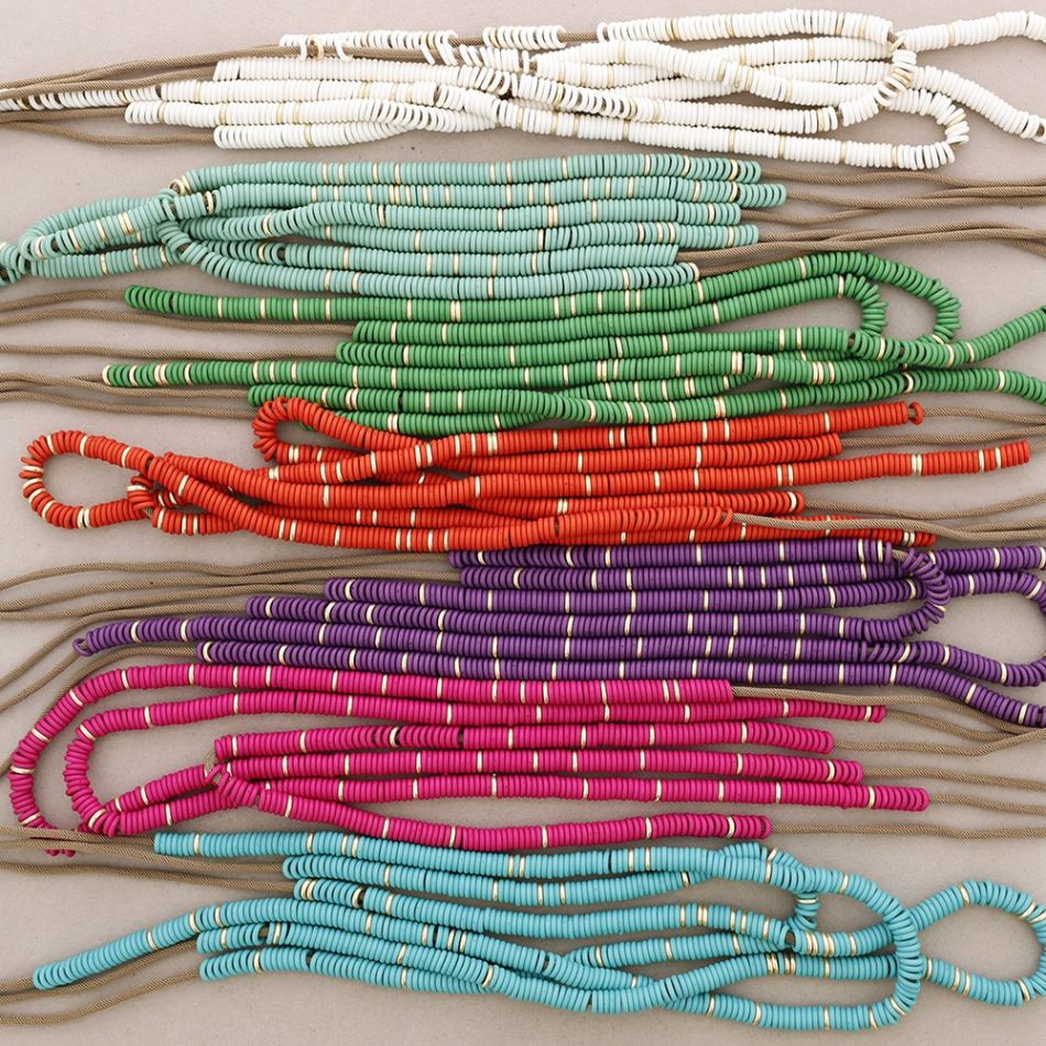LONG NECKLACE THREE STRIPS RESIN BEADS