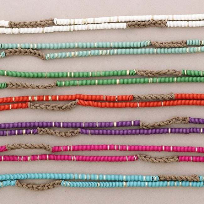 COLLAR LARGO CUENTAS RESINA