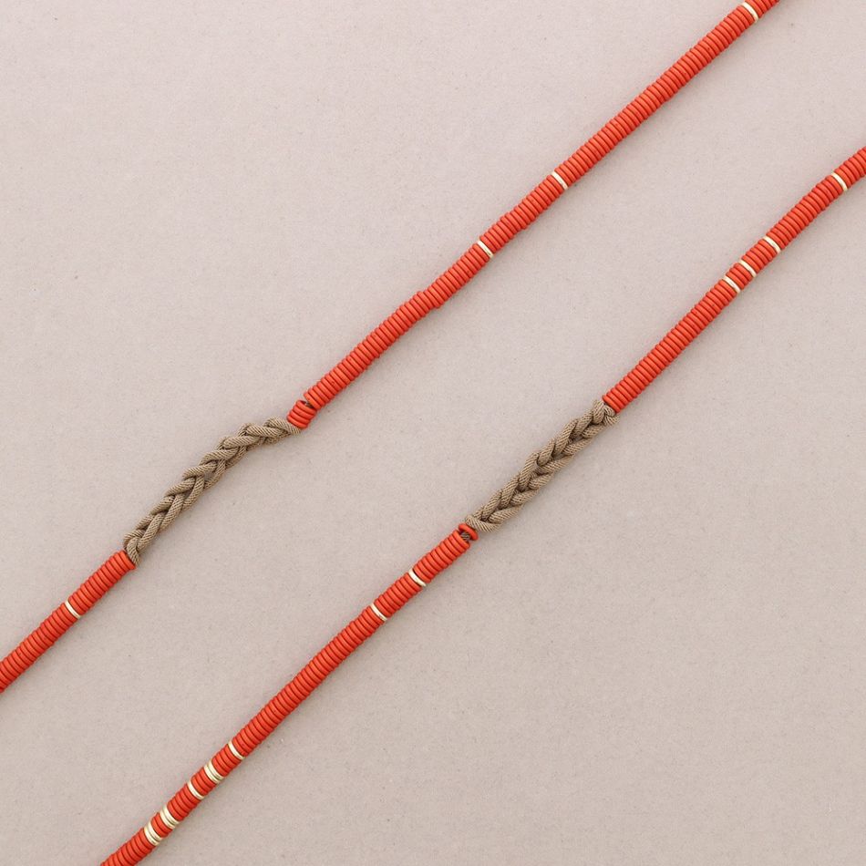 LONG NECKLACE WITH RESIN BEADS