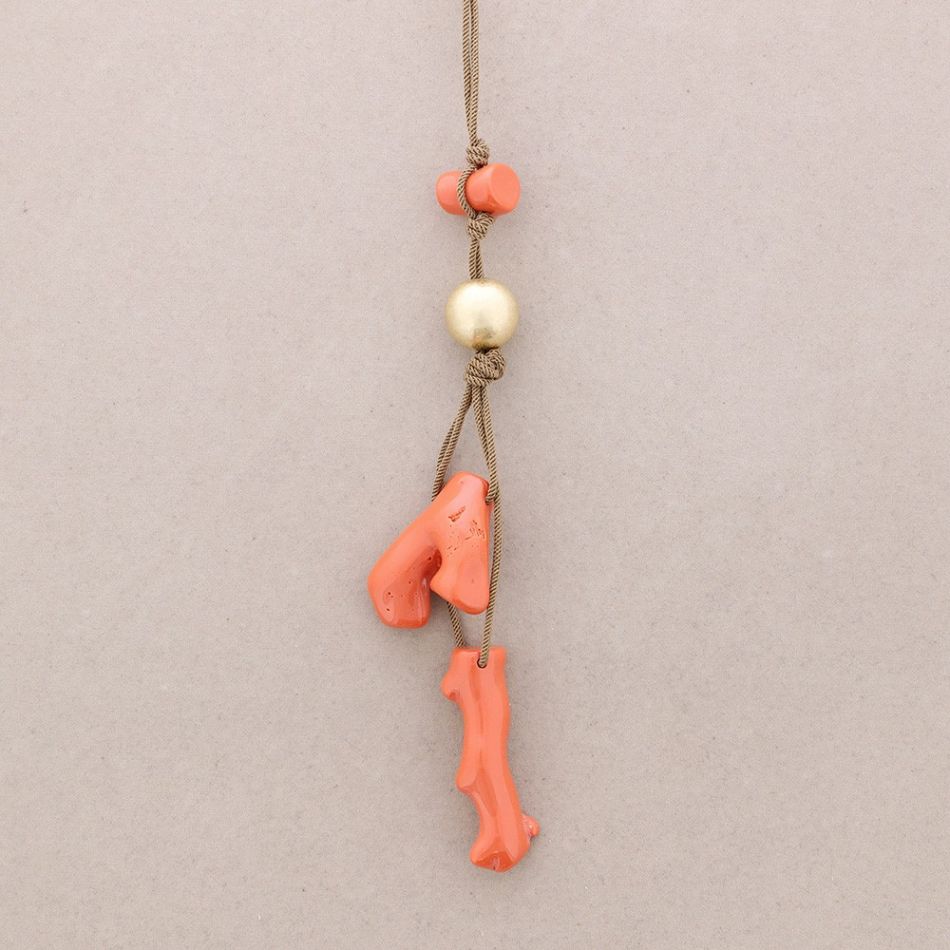 COLLAR LARGO COLGANTES CORAL RESINA
