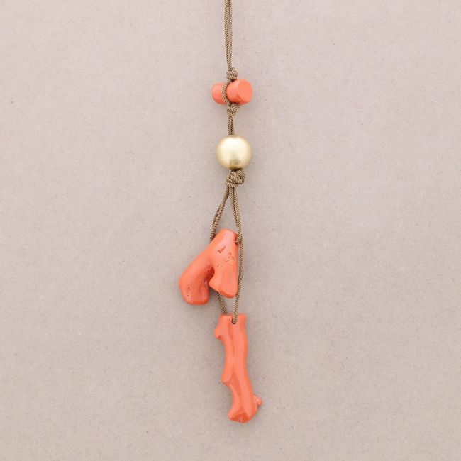 COLLAR LARGO COLGANTES CORAL RESINA