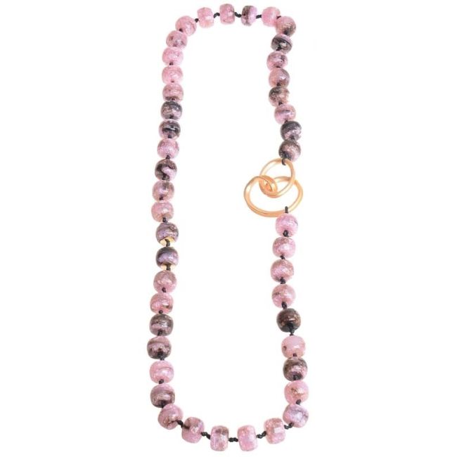 COLLAR LARGO CUENTAS RESINA FIGURA METAL