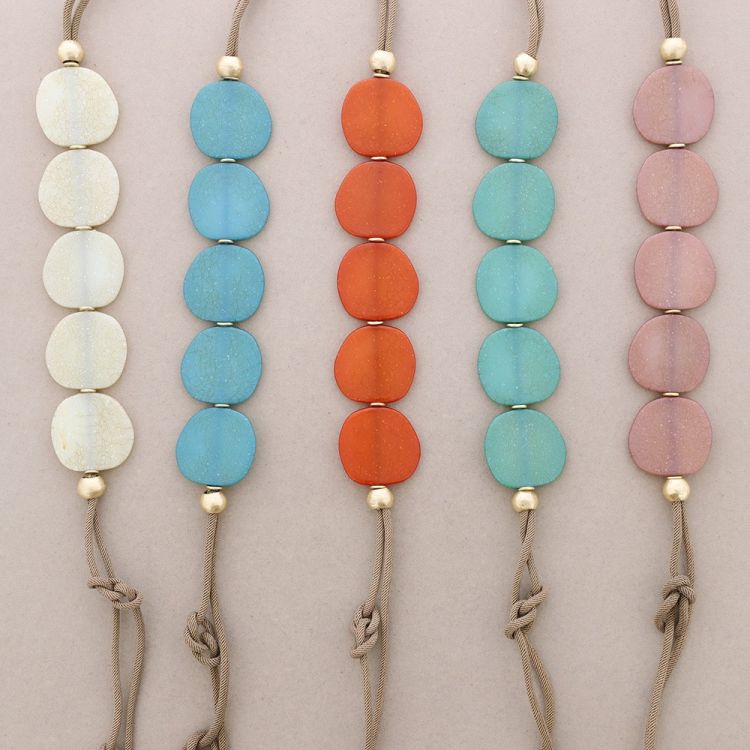 LONG RESIN BEAD PENDANT NECKLACE 2