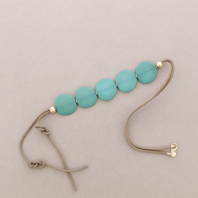 COLLAR LARGO COLGANTE CUENTAS RESINA