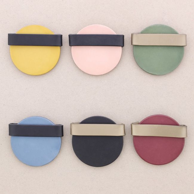 BROCHE FORMA GEOMÉTRICA RESINA