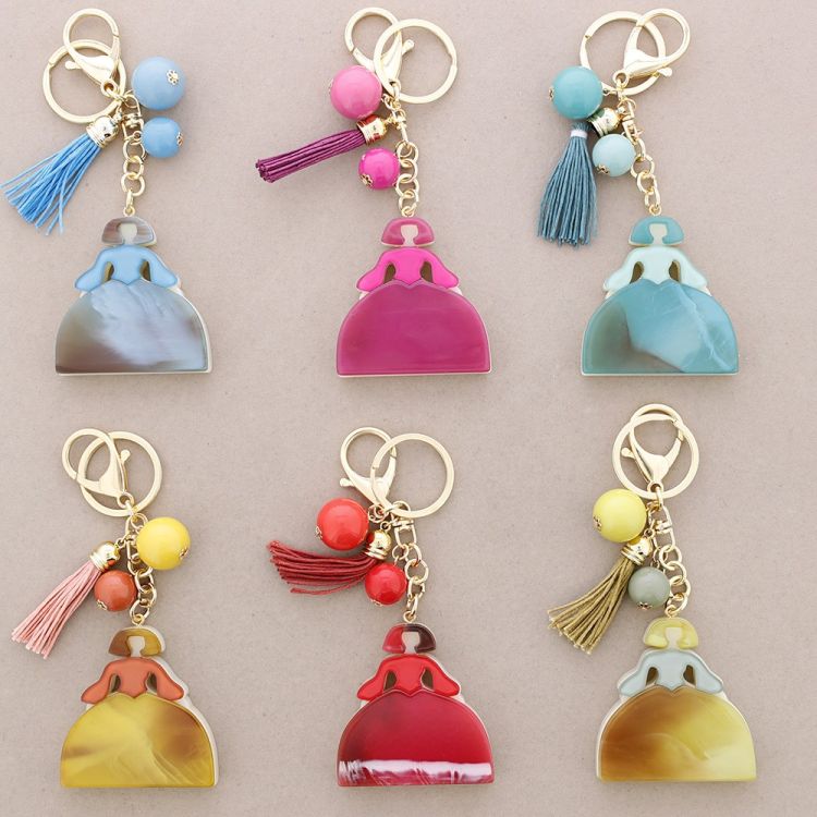 MENINA RESIN KEYCHAIN ITEM 2