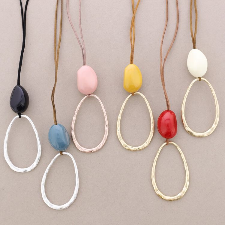 LONG RESIN METAL PENDANT NECKLACE 2