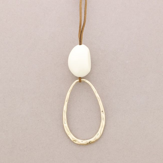 LONG RESIN METAL PENDANT NECKLACE