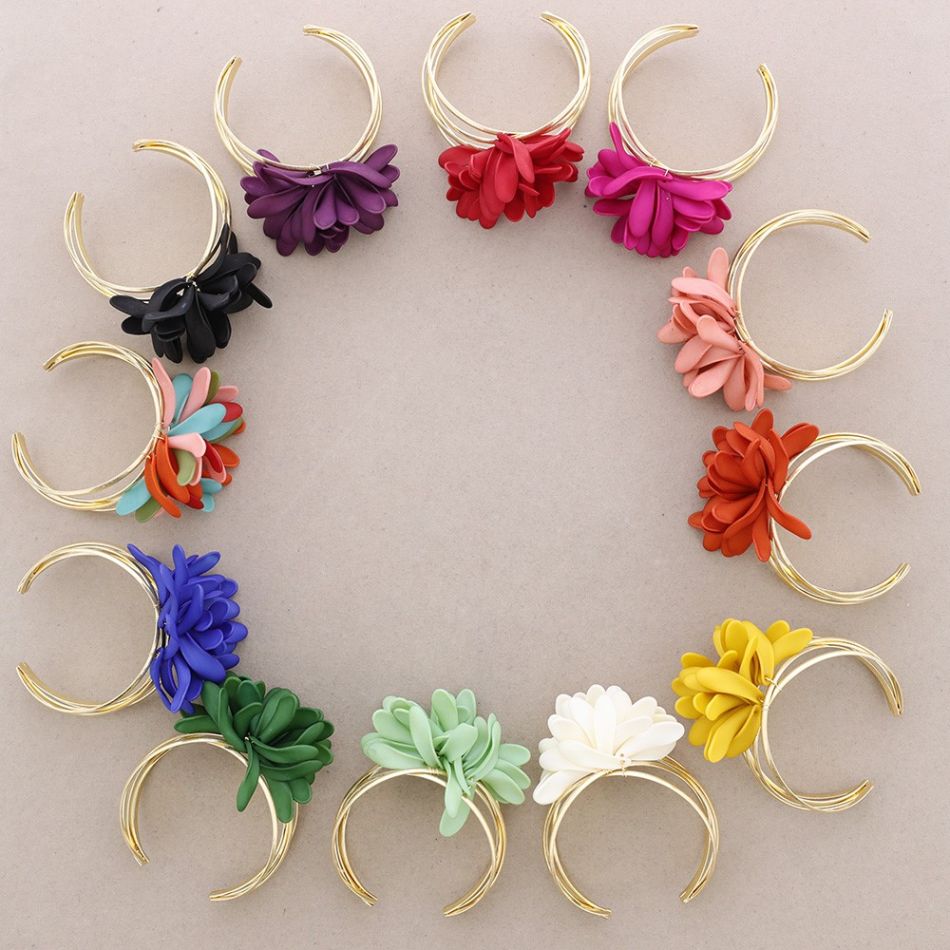 PETALS ADJUSTABLE METAL BRACELET