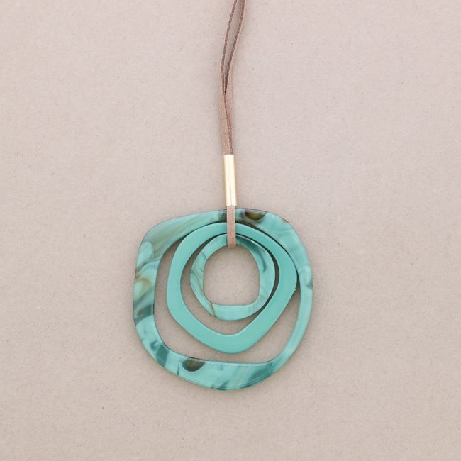 COLLAR LARGO COLGANTE TRIPLE ANILLA RESINA
