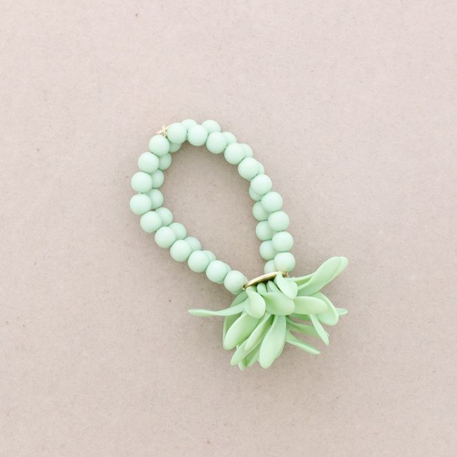 ELASTIC RESIN FLOWER BALL BRACELET