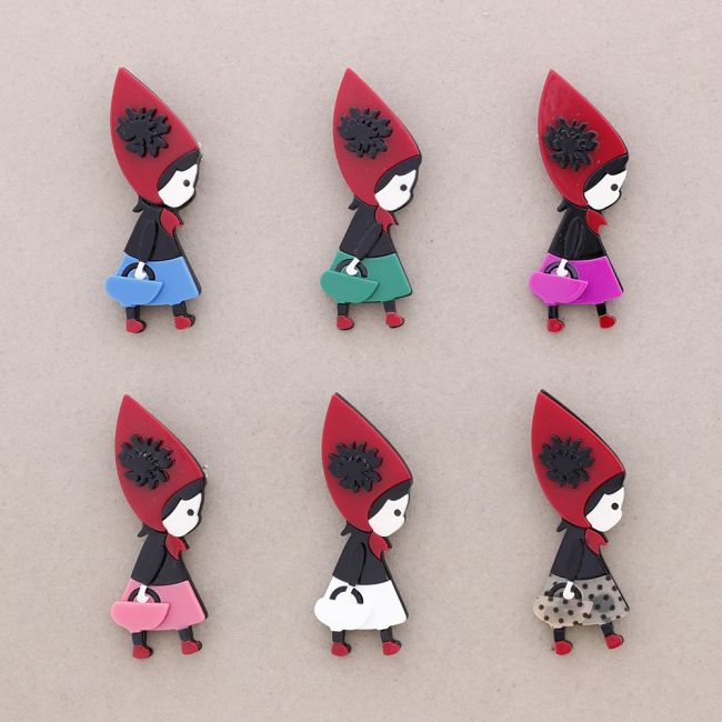 BROCHE CAPERUCITA RESINA