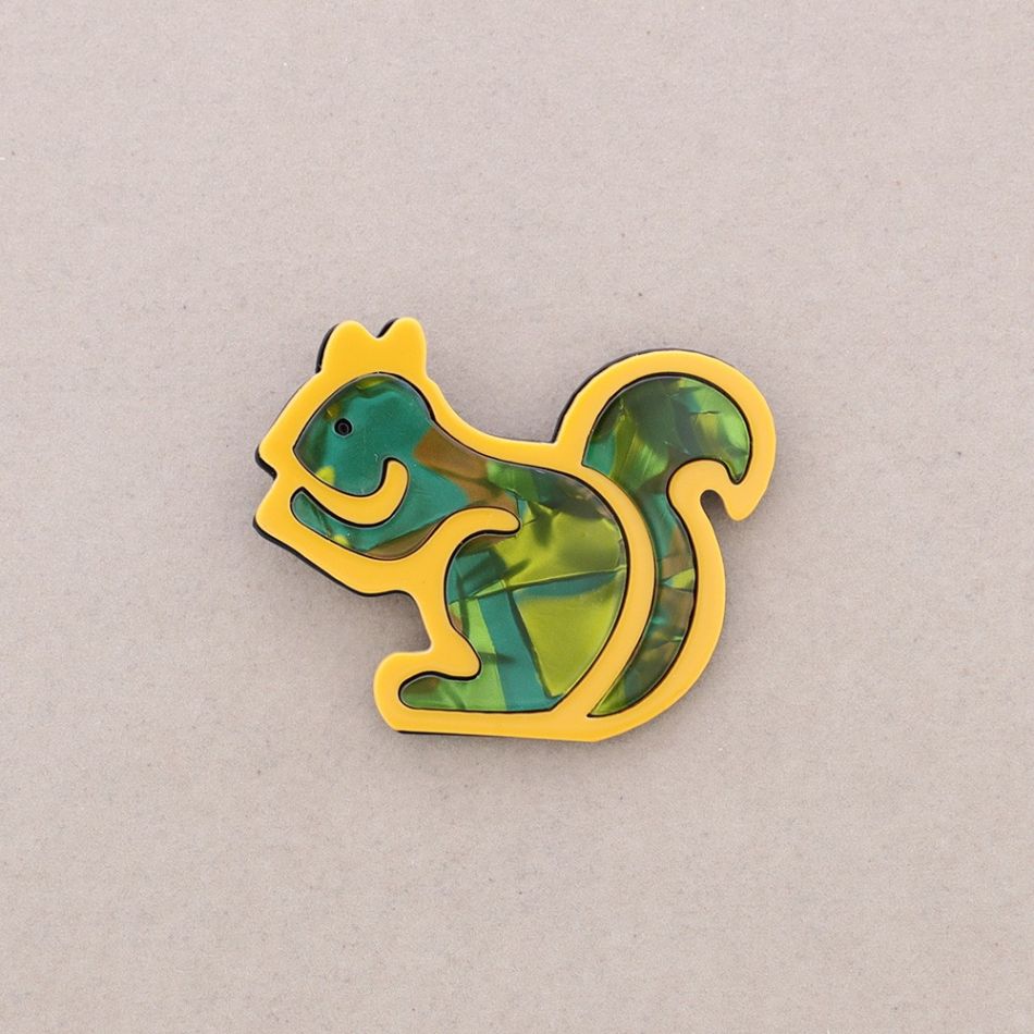 BROCHE ARDILLA RESINA